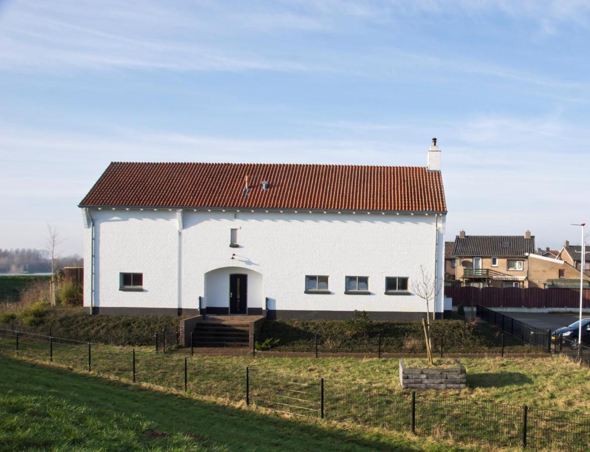 B&B Pompgebouw Aan De Rijn Tolkamer Экстерьер фото