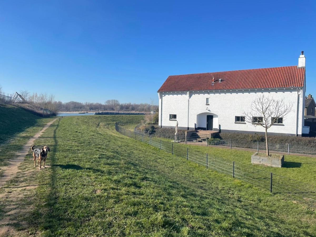 B&B Pompgebouw Aan De Rijn Tolkamer Экстерьер фото